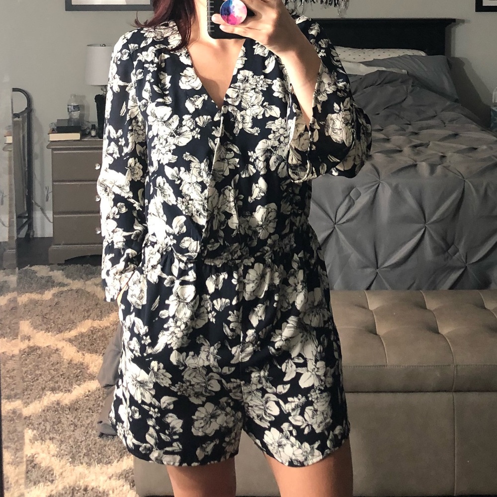 Brand new Navy and white floral romper - size M
